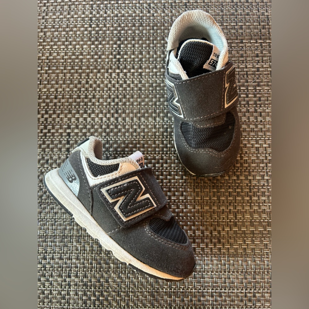 *SOLD* New Balance 574 NEW-B Hook & Loop